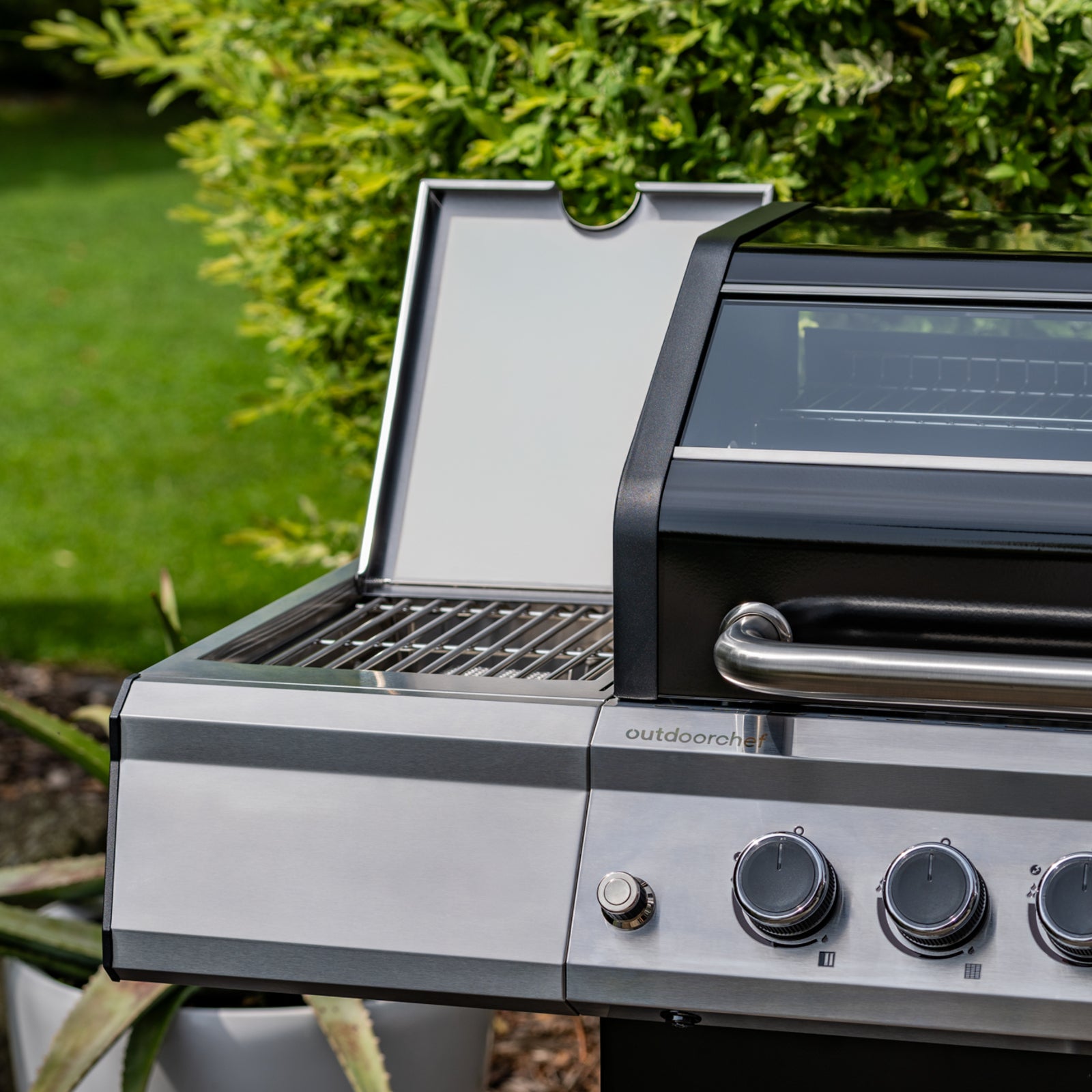 Outdoorchef AUSTRALIA EVO 335 30MBAR Gas BBQ Black Stainless Steel
