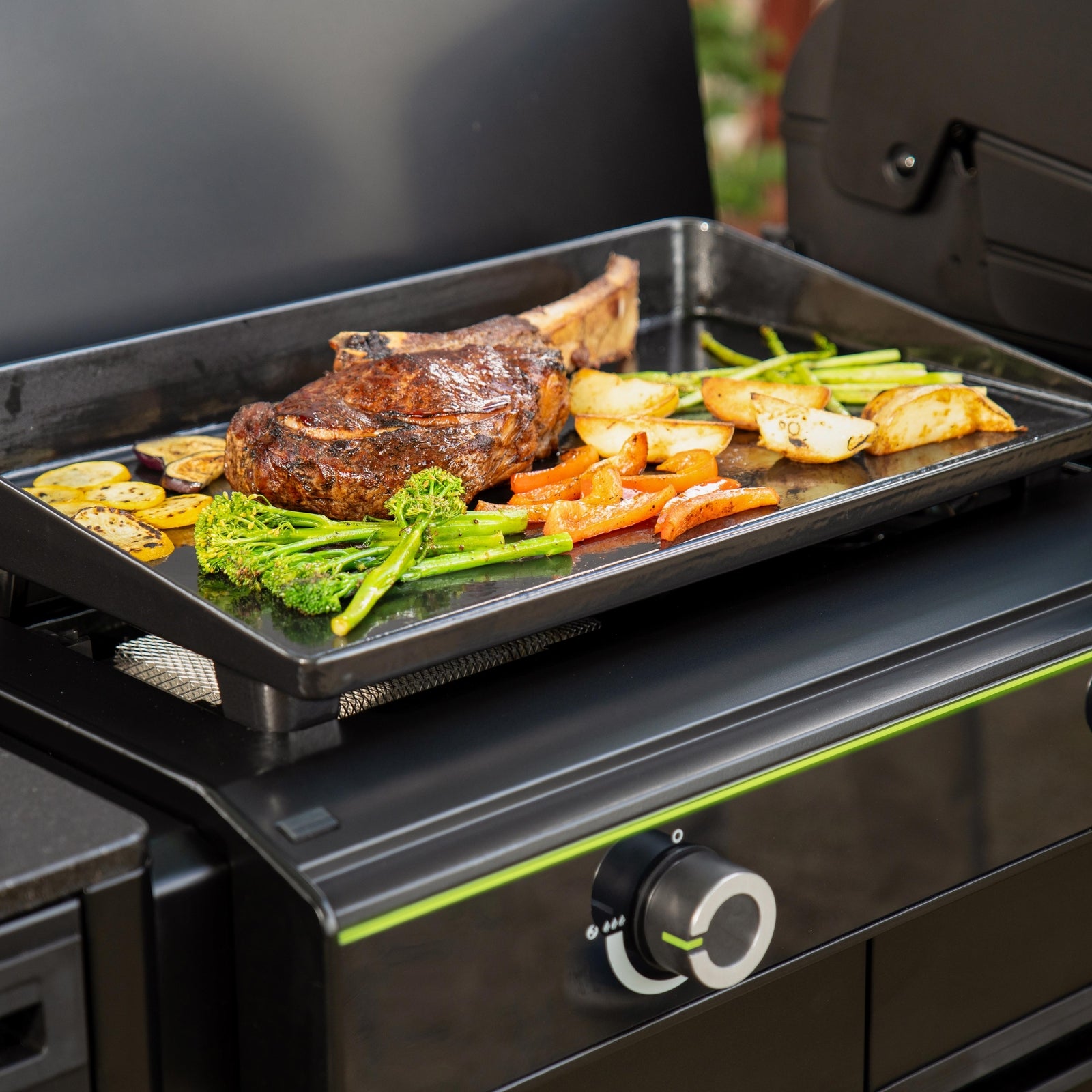 Outdoorchef KITCHEN HEAT X-515/245 30MB HPL Gas BBQ Black