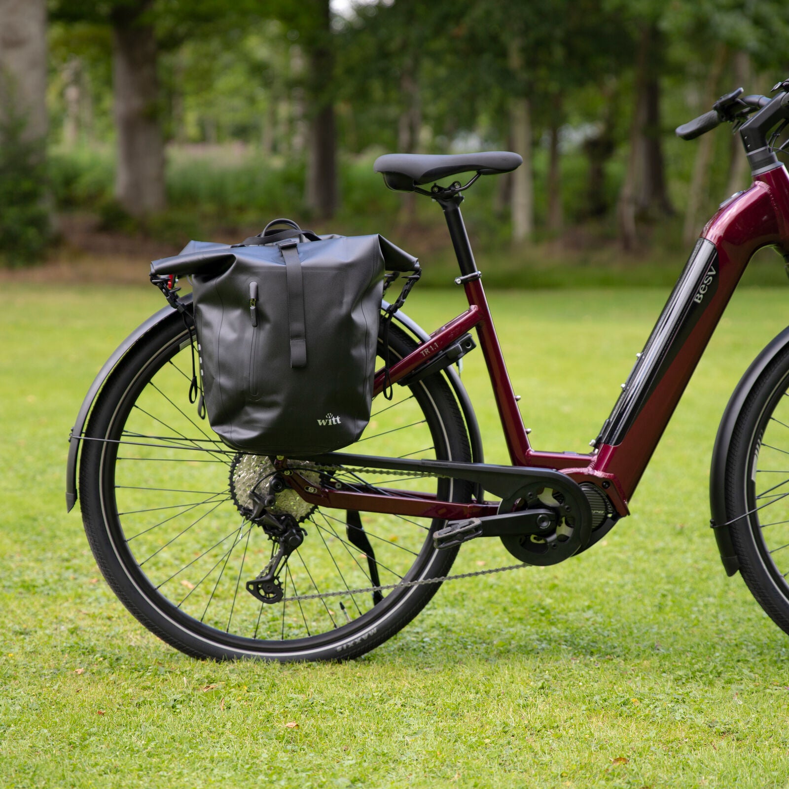 Witt Explorer Pannier Bag 25 L  Black