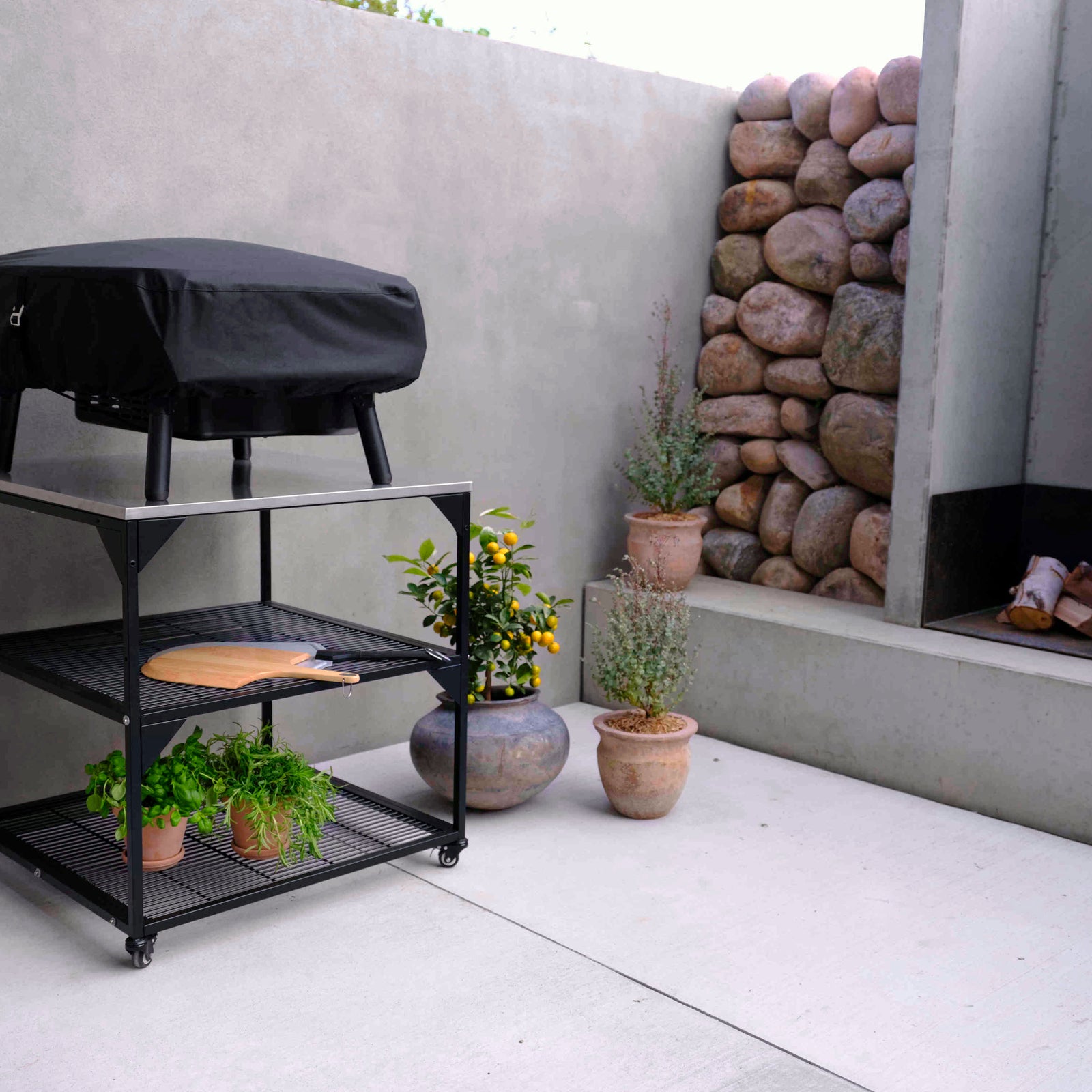 Witt Pizza-pöytä pyörillä, musta