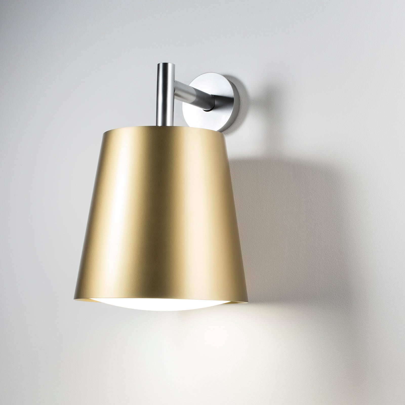 Witt Architect Brass-3 seinälle asennettava liesituuletin messinki