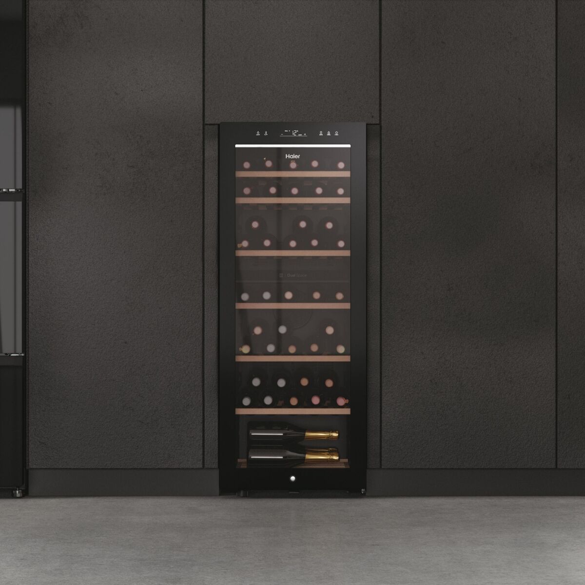 Haier HWS77GDAU1 Fritstående vinkøleskab Sort