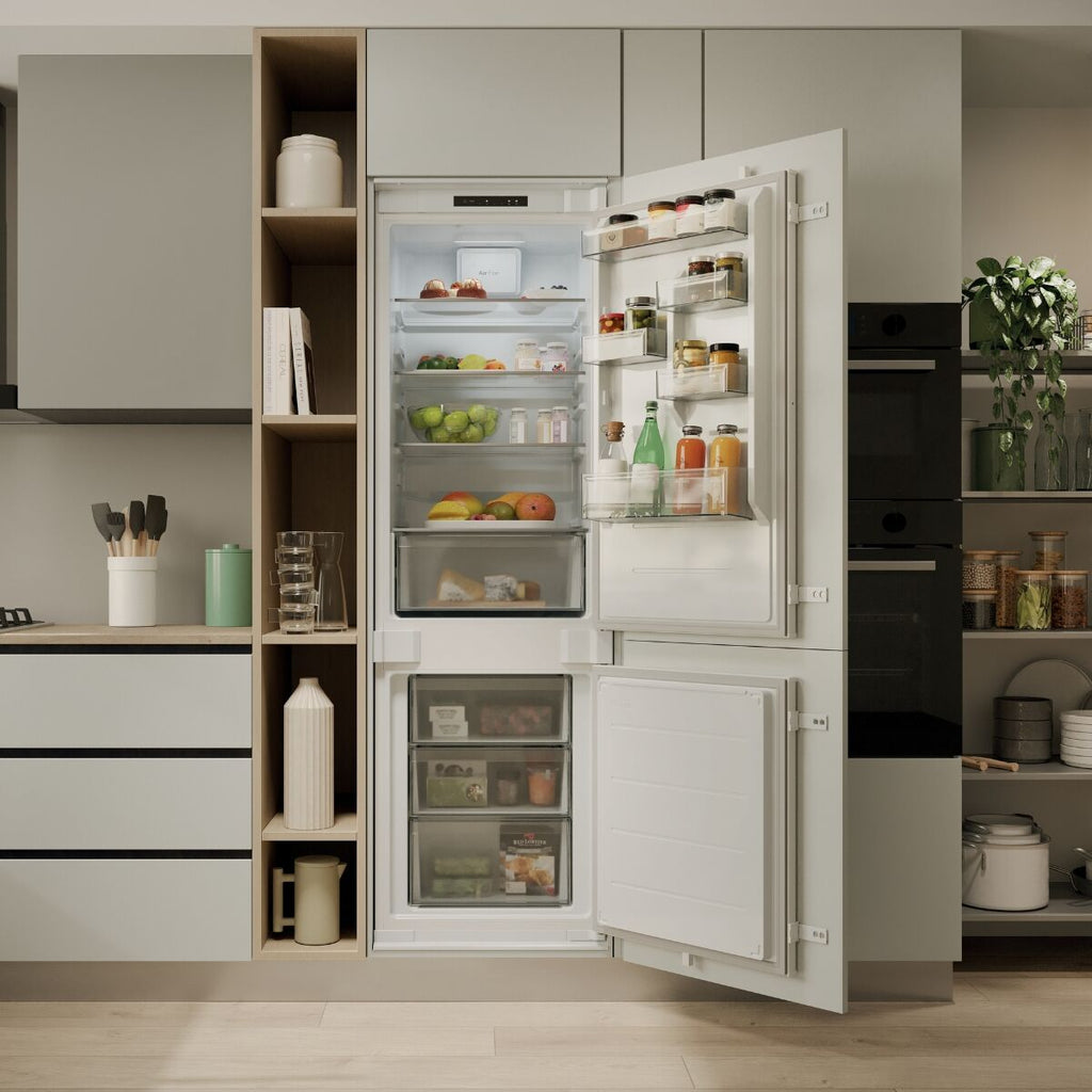 Candy CNBQL3518EV Fridge-freezer Integrated