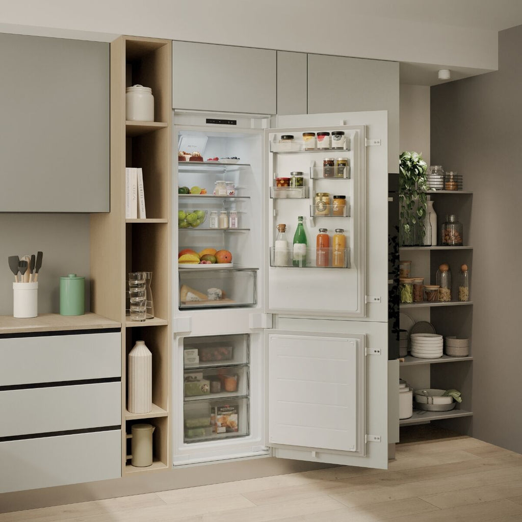 Candy CNBQL3518EV Fridge-freezer Integrated