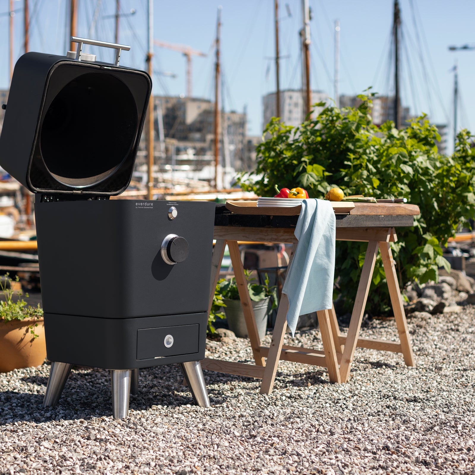 Everdure K1 Charcoal BBQ Black