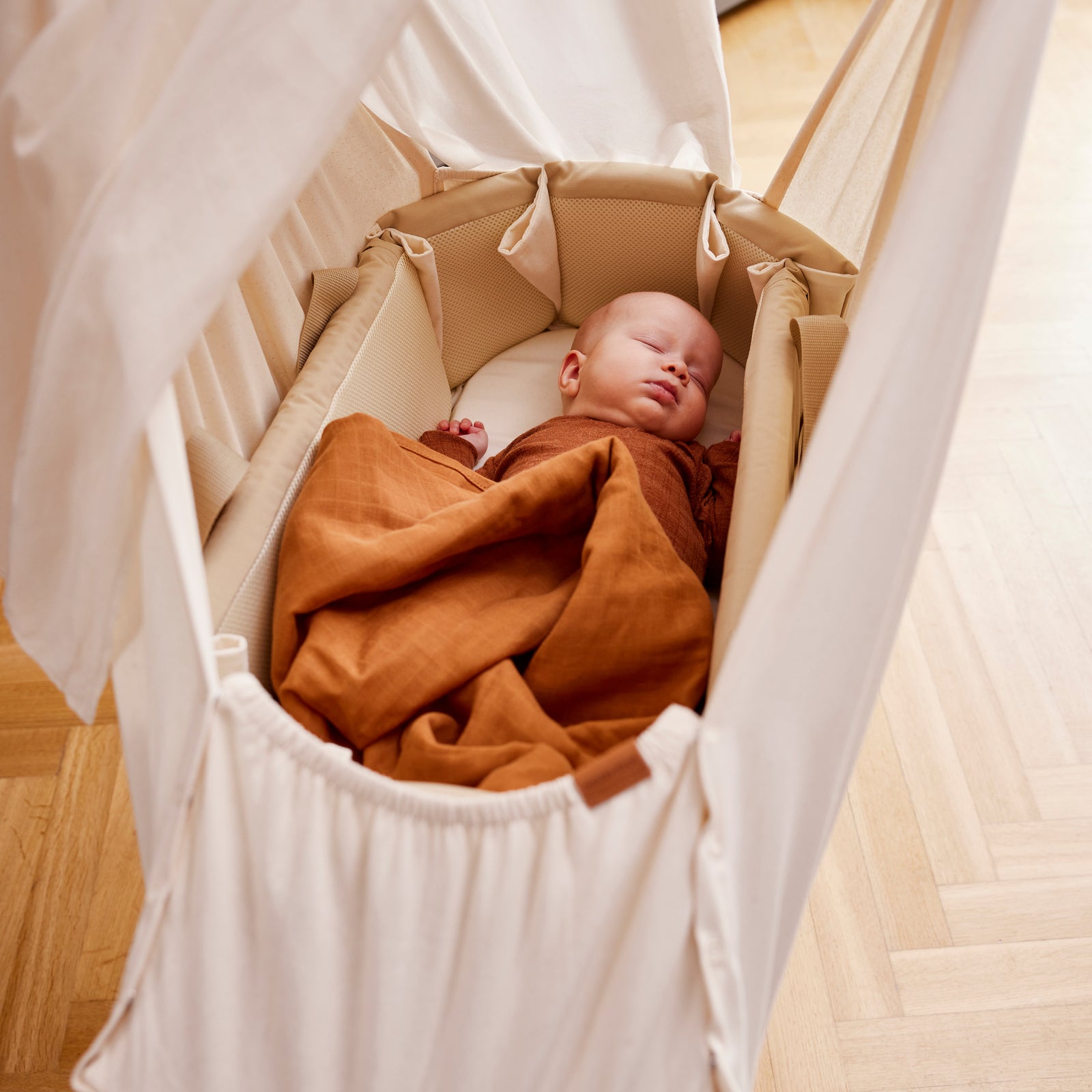 Membantu Baby Carrycot Nature