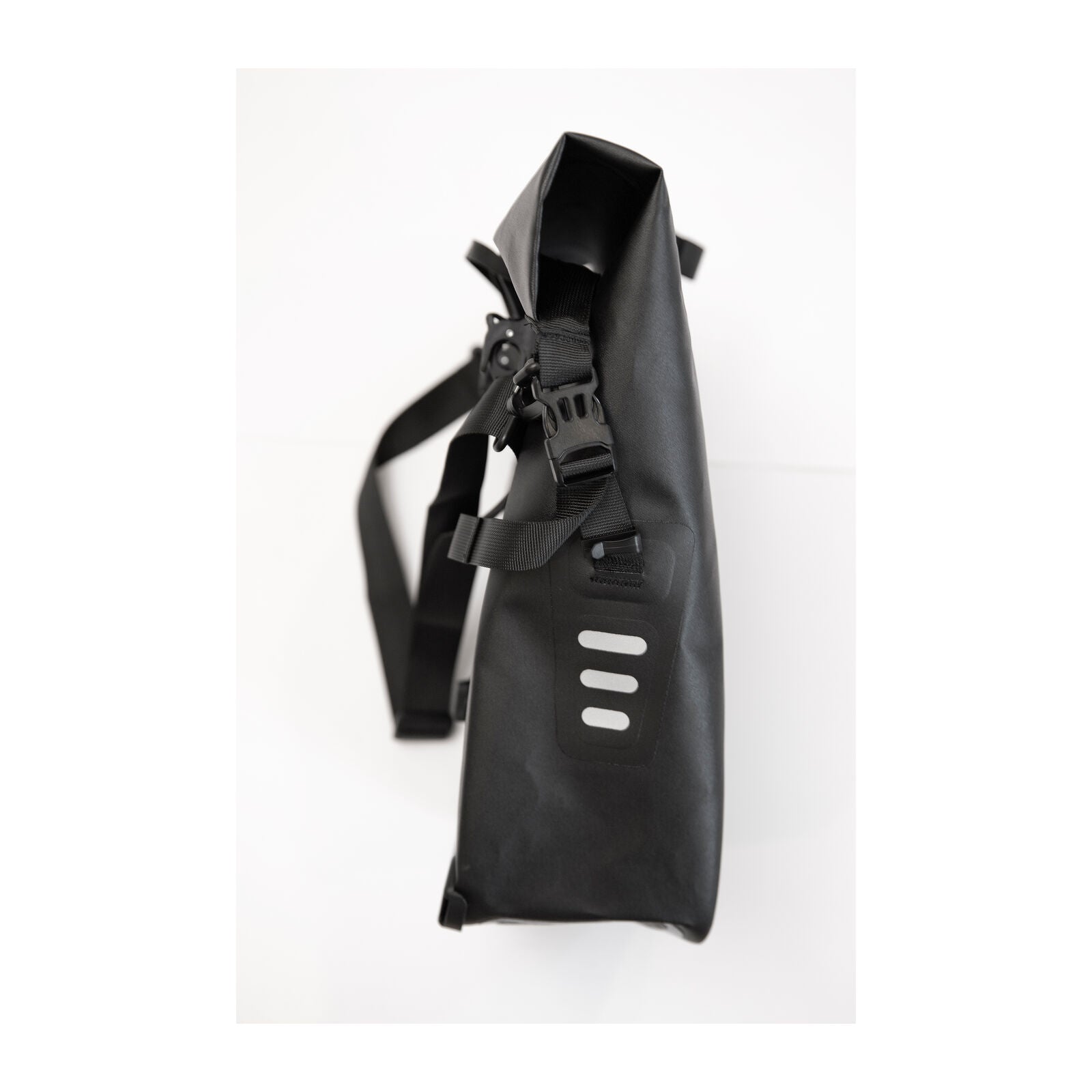 Witt Explorer Pannier Bag 25 L  Black