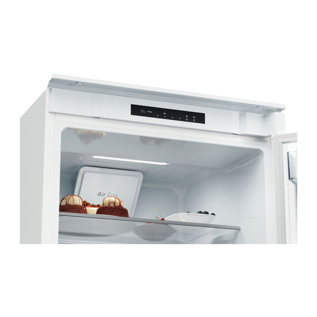 Candy CNBQL3518EV Fridge-freezer Integrated