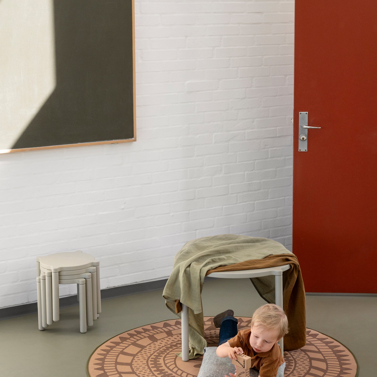 By KlipKlap Stacking Table Sand-Grey