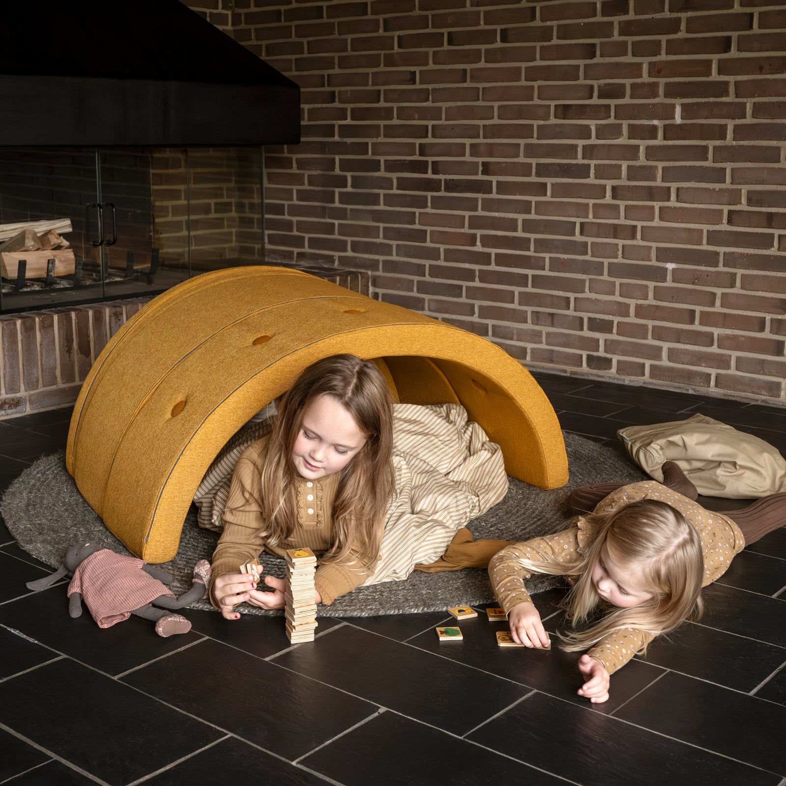 By KlipKlap Play Fold Circle Mustard w. Mustard