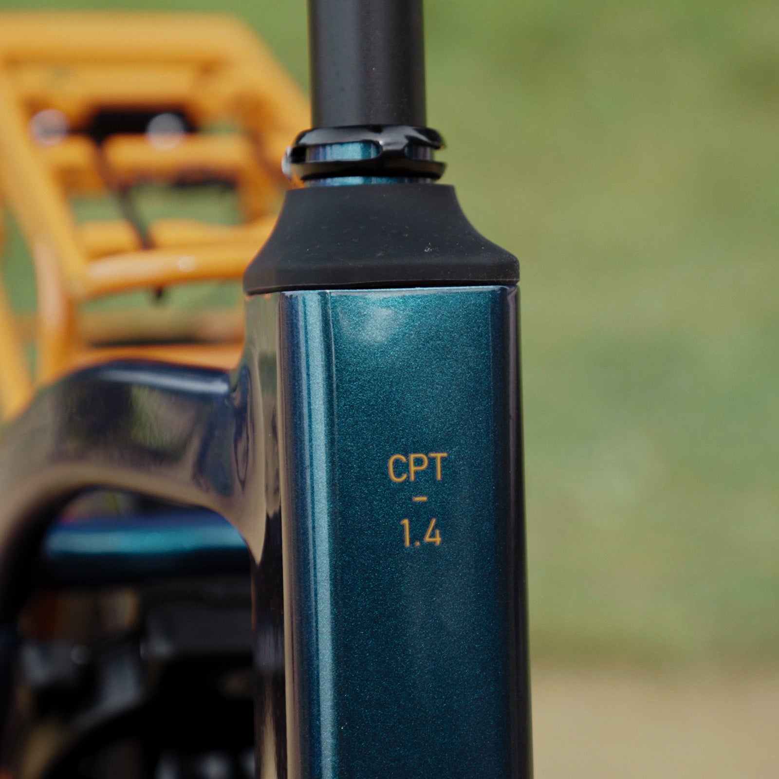 BESV CPT 1.4 MY2025 X Step 468 one size Compact Dark Navy Gloss