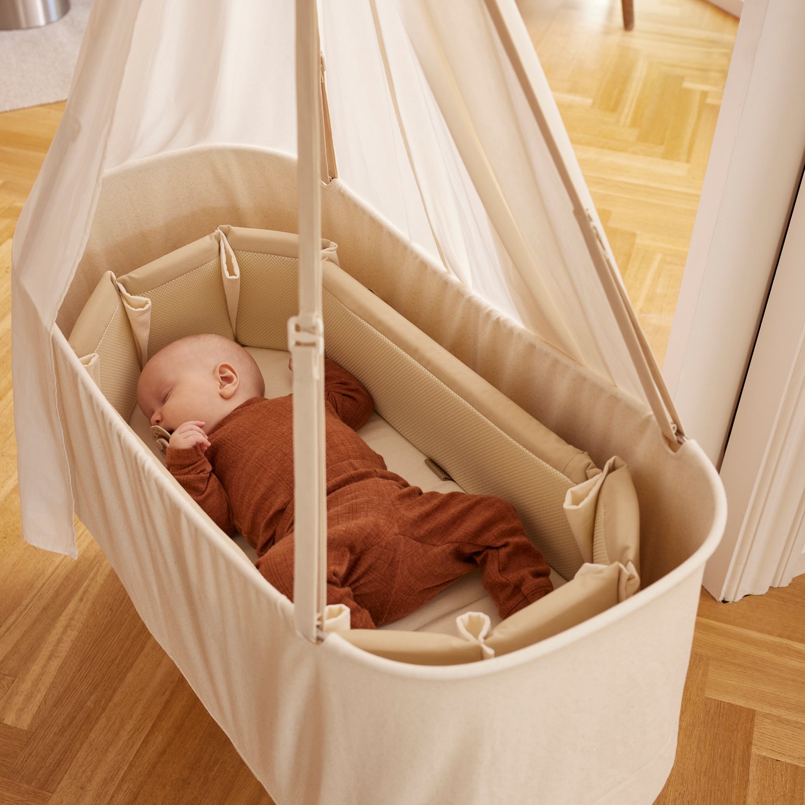 Membantu Baby Cradle Nature